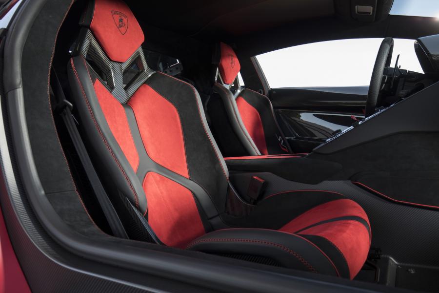 Интерьер Lamborghini Aventador SVJ 2018 года  (WW) (фото 37 из 53)